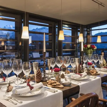 Artsy Luxurious Ski-in-out-chalet Bagnes