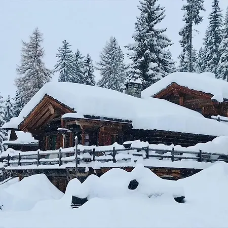 Artsy Luxurious Ski-in-out-chalet * Bagnes