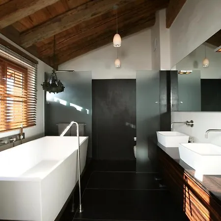 Chalet Artsy Luxurious Ski-in-out-chalet Bagnes