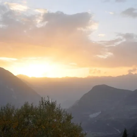 Artsy Luxurious Ski-in-out-chalet Bagnes