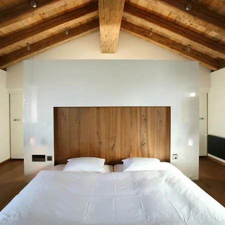 Domek alpejski Artsy Luxurious Ski-in-out-chalet